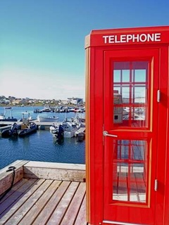 Cabine téléphonique sur le port de Saint Pierre